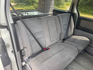 2005 Toyota Alphard — photo 4 of 12
