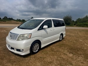 2005 Toyota Alphard — photo 1 of 12