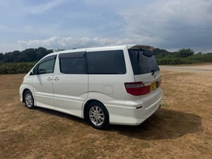 2005 Toyota Alphard — photo 7 of 12