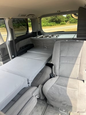 2005 Toyota Alphard — photo 10 of 12