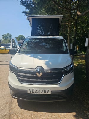 2023 Renault Trafic — photo 2 of 14