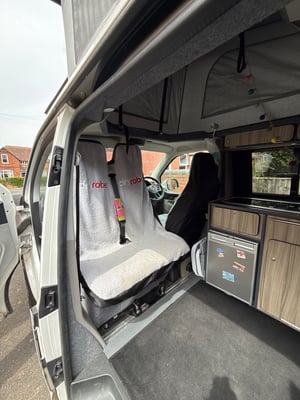 2017 Volkswagen Transporter — photo 18 of 22