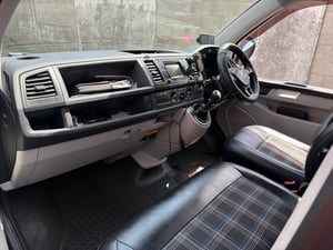 2016 Volkswagen Transporter T32 — photo 8 of 20