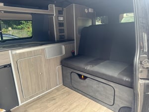 2017 Volkswagen Transporter T6 — photo 4 of 19