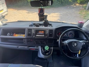 2017 Volkswagen Transporter T6 — photo 10 of 19