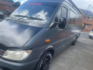 2002 Mercedes-Benz Sprinter — photo 13 of 25