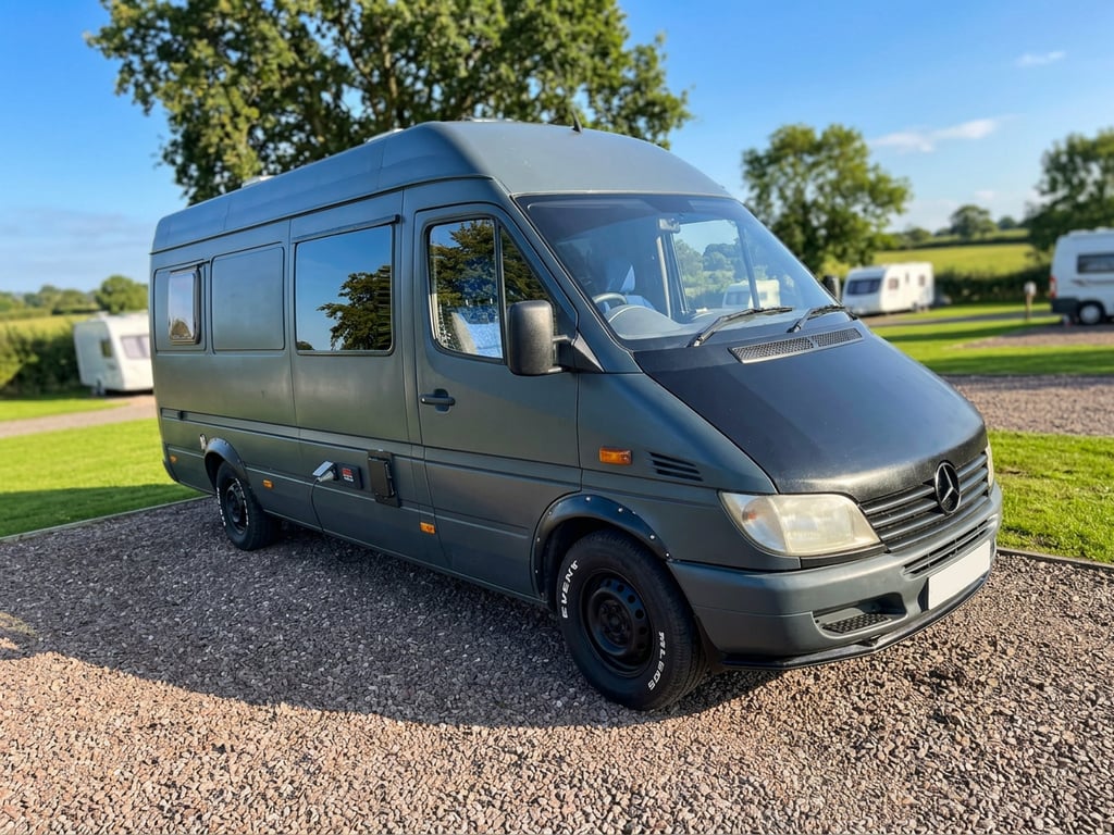 2002 Mercedes-Benz Sprinter - Image 1