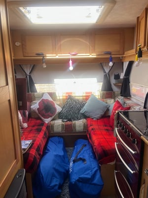 2004 Compass Avantgade 200 Lux Boxer 290 — photo 11 of 24