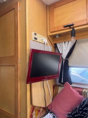 2004 Compass Avantgade 200 Lux Boxer 290 — photo 13 of 24