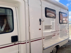 2004 Compass Avantgade 200 Lux Boxer 290 — photo 15 of 24