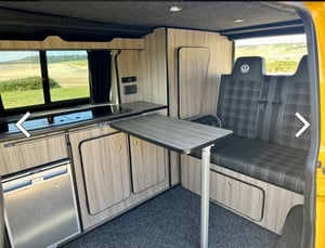 2015 Volkswagen Transporter T5 — photo 11 of 16