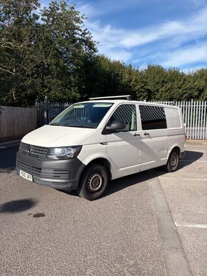 2016 Volkswagen Transporter T28 Startline TDI BlueMotion Technology — photo 2 of 13