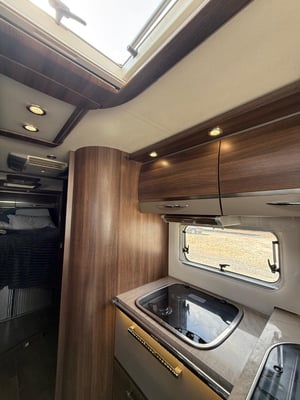 2012 Burstner Elegance — photo 4 of 41