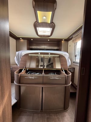 2012 Burstner Elegance — photo 6 of 41