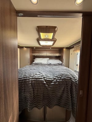 2012 Burstner Elegance — photo 14 of 41