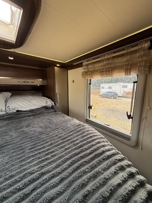 2012 Burstner Elegance — photo 19 of 41
