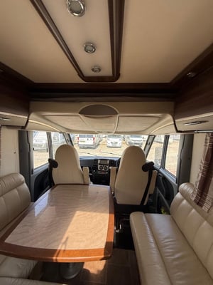 2012 Burstner Elegance — photo 24 of 41