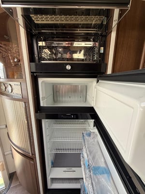 2012 Burstner Elegance — photo 27 of 41