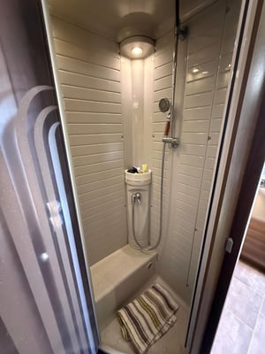 2012 Burstner Elegance — photo 28 of 41