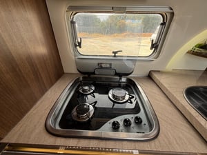2012 Burstner Elegance — photo 29 of 41