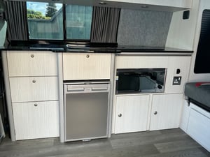 2015 Volkswagen Transporter T28 TDI Highline Campervan — photo 4 of 22