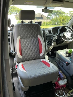 2015 Volkswagen Transporter T28 TDI Highline Campervan — photo 18 of 22