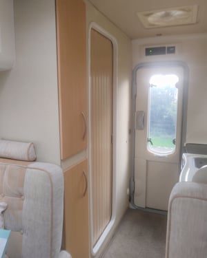 2011 Romahome R40 — photo 28 of 31