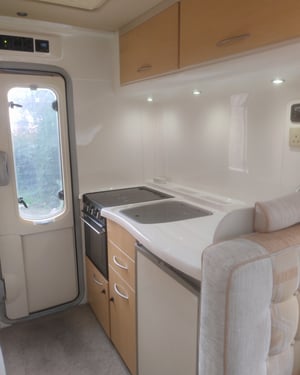2011 Romahome R40 — photo 29 of 31