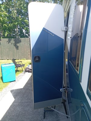 2001 Hobby 750 tag axle
Fixed French bed
Leather interior captain seats removable steering wheel reversing camera
Strong security locks LHD in KM removable radio habitation aircon fixed extending table — photo 9 of 17