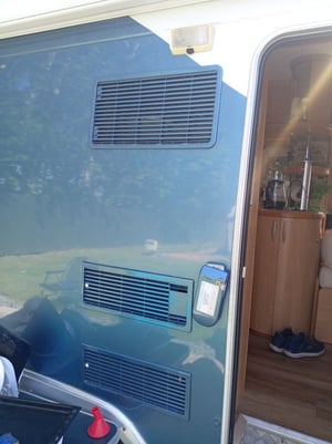 2001 Hobby 750 tag axle
Fixed French bed
Leather interior captain seats removable steering wheel reversing camera
Strong security locks LHD in KM removable radio habitation aircon fixed extending table — photo 16 of 17
