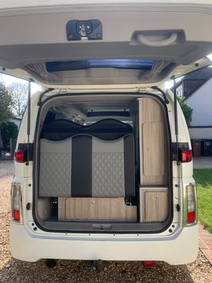 2003 Nissan Elgrand — photo 8 of 18