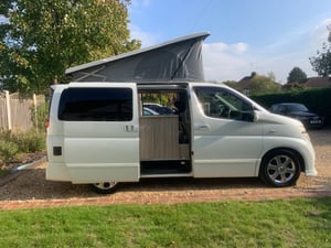 2003 Nissan Elgrand — photo 2 of 18