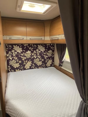 2016 Auto-Trail Tracker FB — photo 2 of 10