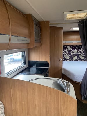 2016 Auto-Trail Tracker FB — photo 3 of 10
