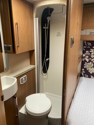 2016 Auto-Trail Tracker FB — photo 6 of 10