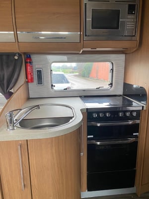 2016 Auto-Trail Tracker FB — photo 7 of 10