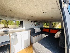 2023 Volkswagen Transporter — photo 2 of 9