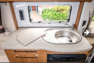 2016 Auto-Trail Apache 634 — photo 6 of 10