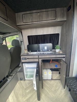 2017 Mercedes-Benz Sprinter — photo 8 of 19