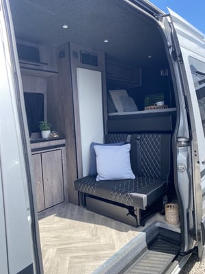 2017 Mercedes-Benz Sprinter — photo 15 of 19