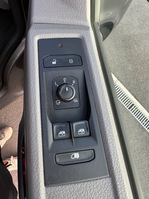 2020 Volkswagen T6.1 Transporter T30 Highline TDi — photo 12 of 36