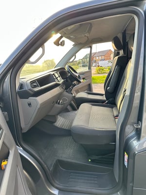 2020 Volkswagen T6.1 Transporter T30 Highline TDi — photo 17 of 36