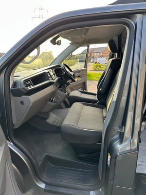 2020 Volkswagen T6.1 Transporter T30 Highline TDi — photo 23 of 36