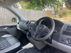 2013 Volkswagen Transporter — photo 8 of 18