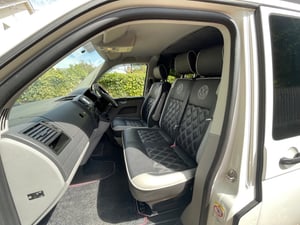 2013 Volkswagen Transporter — photo 10 of 18