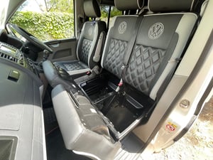 2013 Volkswagen Transporter — photo 11 of 18