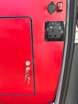 2002 Mazda Bongo — photo 31 of 39