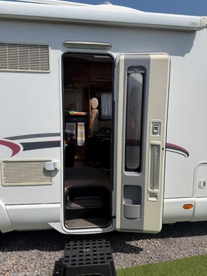 2009 Rapido 946F — photo 14 of 35