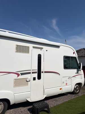 2009 Rapido 946F — photo 32 of 35