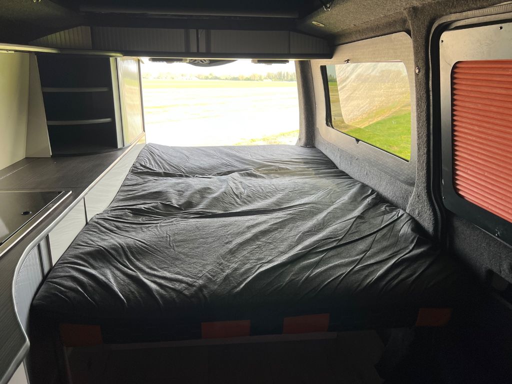 2016 Volkswagen Transporter T6 - Image 13